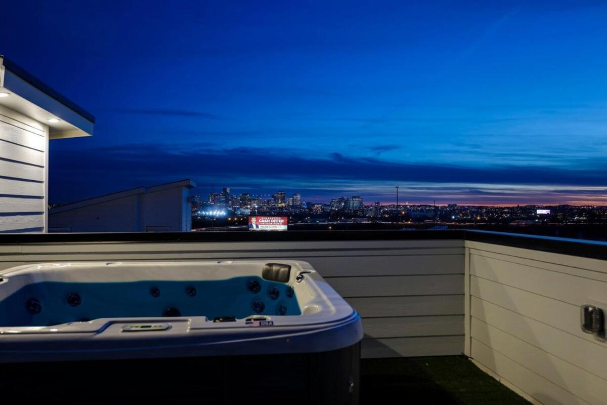 Вілла 10 Percent Off Elevator Rooftop With Hot Tub & Views Нашвілл Екстер'єр фото